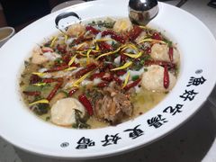 -江渔儿酸菜鱼(奥园广场金发购物中心店)