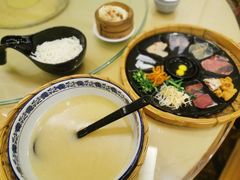 -老国贸云南传统过桥米线(滇池店)