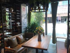 -临界音乐酒馆·小龙虾·江湖菜(华熙LIVE·鱼洞店)