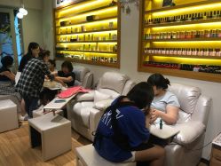 -时尚殿堂明星门店