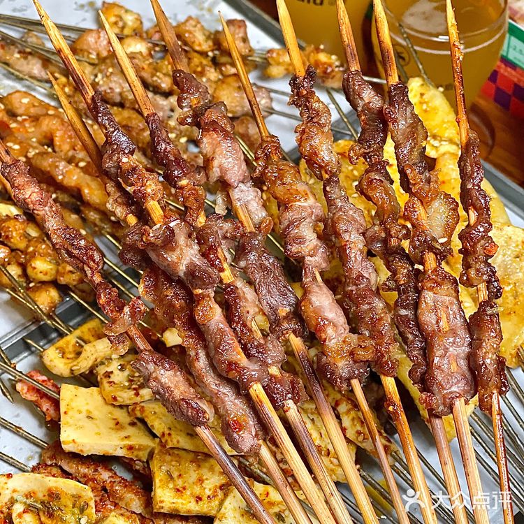 深圳开到凌晨两点的氛围感烧烤酒馆……