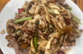 Sour Cabbage and Bamboo Shoot Stir-Fry with Pork