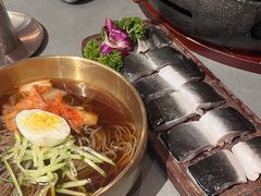 -围炉肉舍•炭烤活鳗•丹东海鲜烤肉(步行街店)