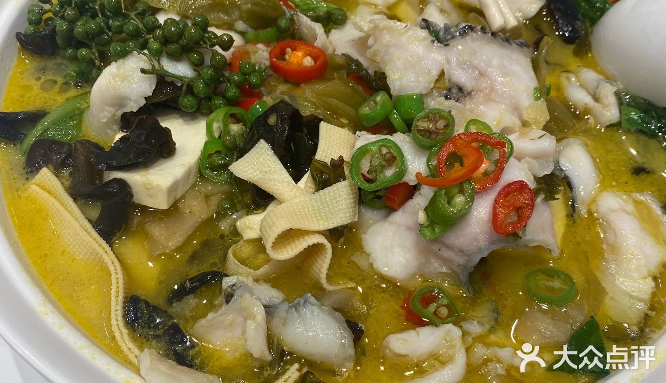 米饭不限吃，还有免费四种配菜，个人觉得味道很不错
