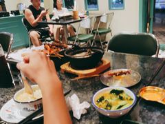 -何妹湿辣牛肉·粤式烧烤砂煲(桂雅路店)