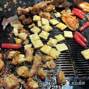 没想到还有这么好吃的烤豆腐店 原本不吃生肉的我对老板