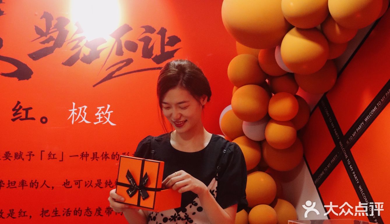 成都探店｜这个情人节约你最爱的TA来[嘴唇]口红博物馆吧