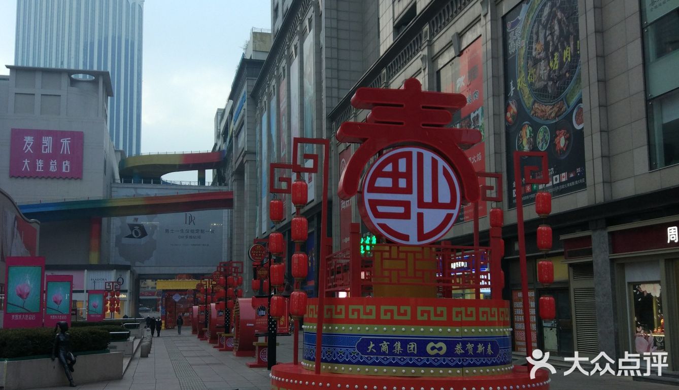 寸土寸金的商圈，居然有个大大得公交枢纽