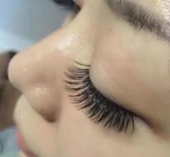 -爱美睫美甲会馆