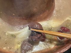 -果松木炭酸菜铜火锅·外婆参鸡汤