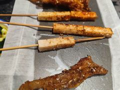 -何妹湿辣牛肉·粤式烧烤砂煲(桂雅路店)