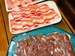 鲜奶捞牛肉-沸炉重庆老火锅(军事博物馆店)