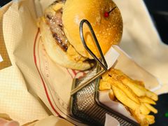 -BOURBON 玻本美式餐厅酒吧(虹桥新天地店)