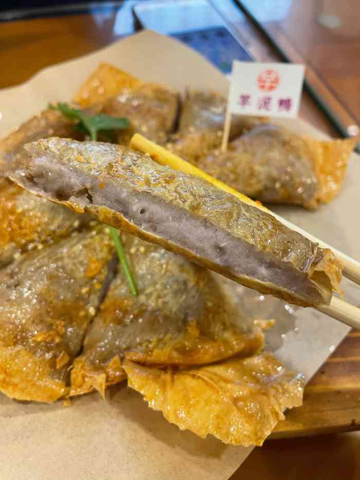 芋包王闽南茶楼-"在巷子里的百年老店.进门以后四周打满的.