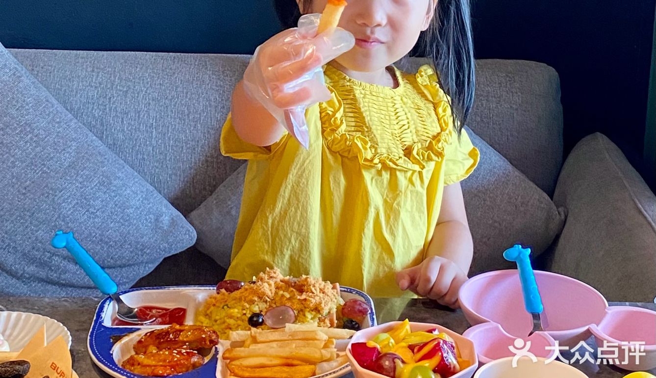 成都暑假高温来袭，暑假带女儿吃一顿漂亮饭🥩