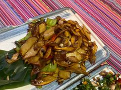 -香巴拉云南餐厅(华莱坞店)