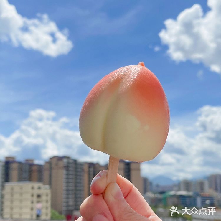超爱桃子 更爱夏天里的桃子冰激凌