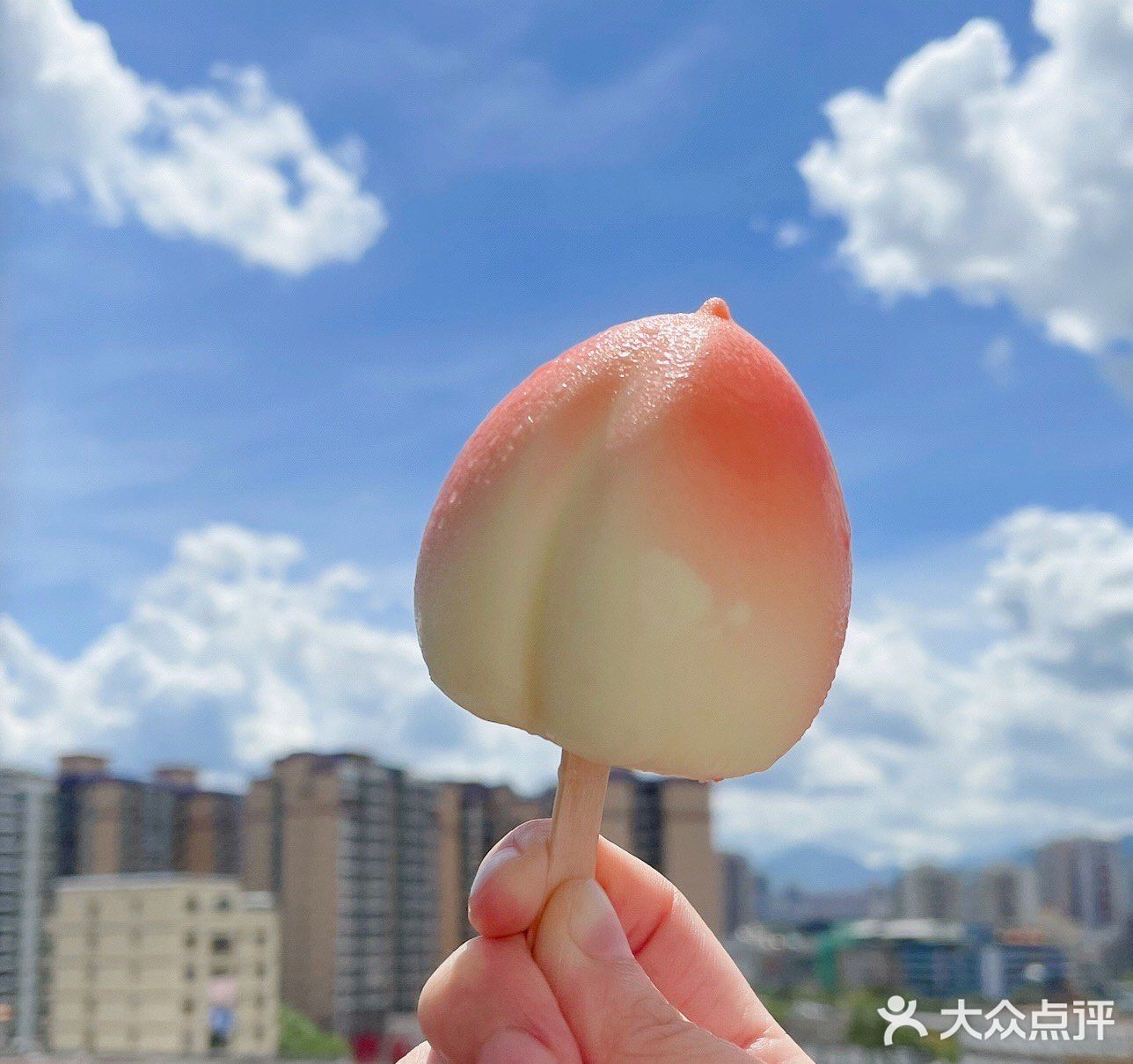 超爱桃子 更爱夏天里的桃子冰激凌