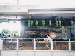 -ROAST coffee & eatery