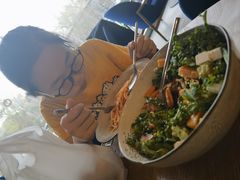 煎三文鱼牛油果色拉-Wagas沃歌斯(五道口购物中心店)