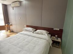 -卡罗酒店(东门晒布地铁站店)