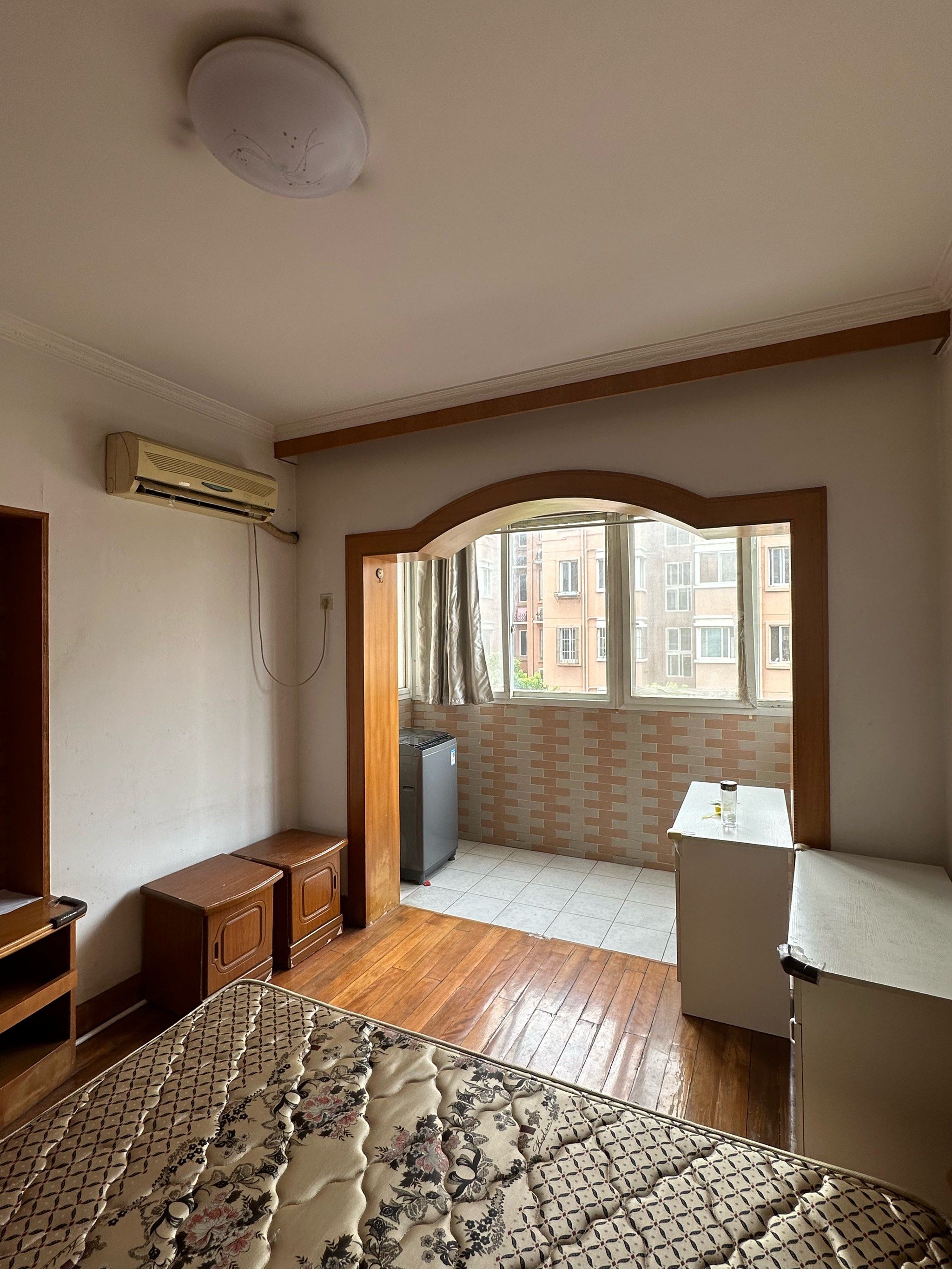 四楼,步梯房
房屋格局:两室一厅一厨一卫
拆除需求:老房整体装修