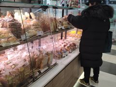 面包甜点陈列柜-巴黎贝甜(华堂新辰汇店)