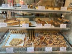 面包甜点陈列柜-老梦面包 CHEZMOREL(三源里店)