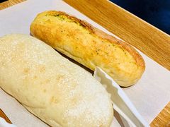 法式蒜香面包-Dough&Joe团憩(瑞虹天地月亮湾店)