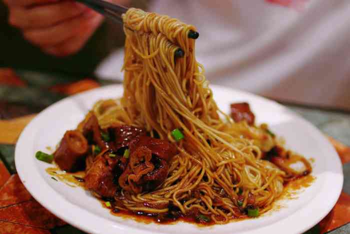 梧桐面馆桐乡阿能面店-"店面不大名气很大的一家老字号面馆,位置其.