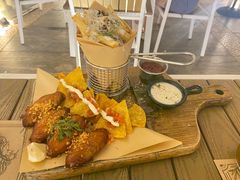 招牌小吃拼盘-Mark&Mars Restaurant