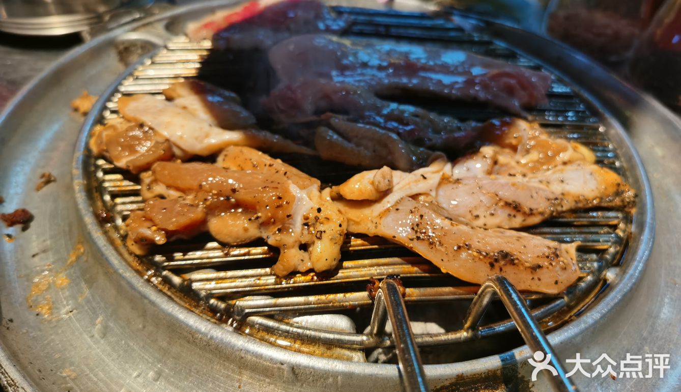 像吃牛皮筋服务：很棒，全程换了4次烤盘
