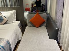 -皇马海口湾海景酒店(万绿园秀英港店)