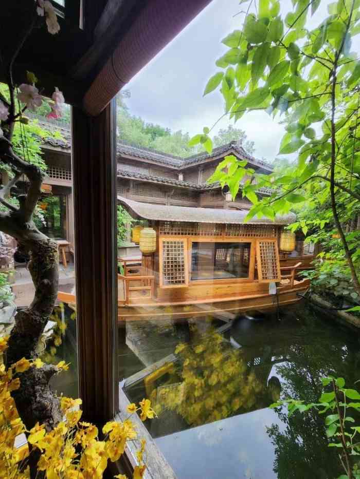 绿茶餐厅(龙井路店)-"本来是想趁过年的时候人少一点去趟绿茶,结.