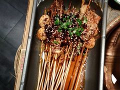 -沪小二炭火蛙锅(淮海中路美食不夜城店)