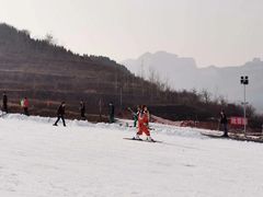 -济南卧虎山滑雪场