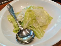 -Chom Cafe and Restaurant