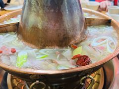 -果松木炭酸菜铜火锅·外婆参鸡汤