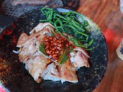 炭烤猪五花肉盖饭-热血兄弟·炭火烤肉(融侨中心店)