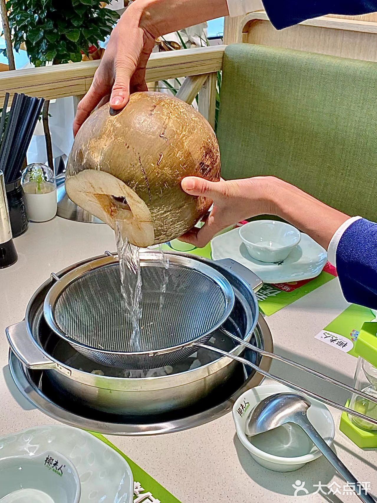 贵阳美食｜🥥冬天的第一锅养生椰子鸡