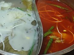 白汤红汤鸳鸯锅底-龙大头庖汤店