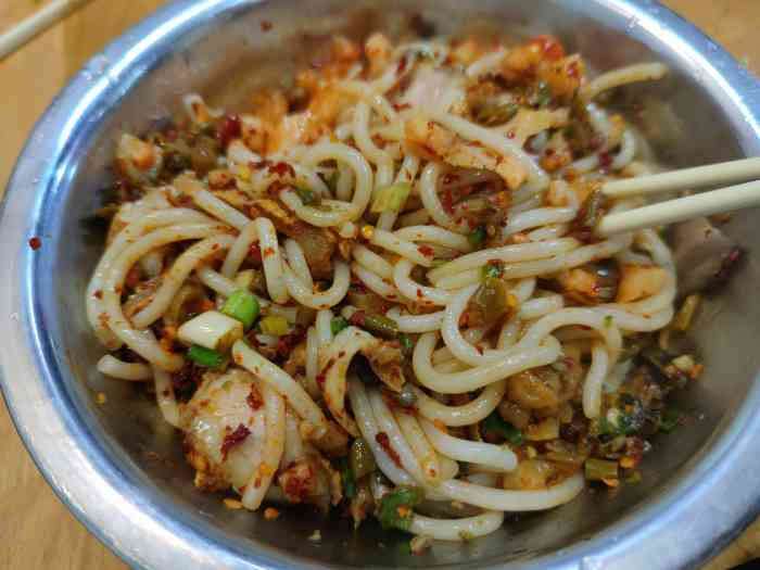 李氏紫竹林卤粉(火车站店)-"粉,湖南米粉.水稻的种子浸泡磨浆蒸煮成.