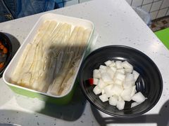 -钢管厂五区小郡肝串串香(奥克斯广场锦城万达店)