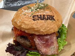 美式经典牛肉汉堡-shark burger·鲨鱼汉堡(交子大道店)