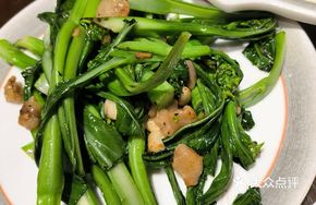 Stir-fried Local Choy Sum with Garlic
