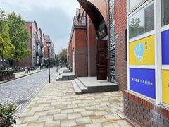 -钟书阁(松江泰晤士小镇店)