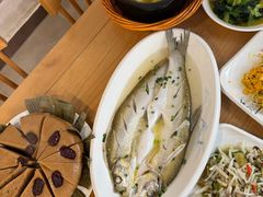 清蒸白鱼-品鲜村农家菜·阳澄湖大闸蟹(总店)