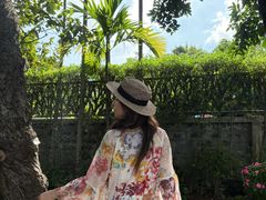 -Chom Cafe and Restaurant