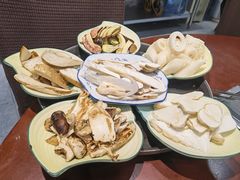 -菌之家·专业纯野生菌火锅·特色炒菌