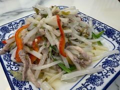 雪菜芦苇根炒肉-品鲜村农家菜·阳澄湖大闸蟹(总店)